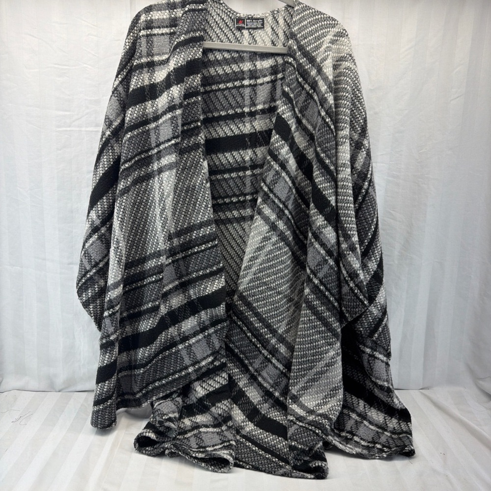 V. FRAAS‎ Monochrome Plaid Poncho